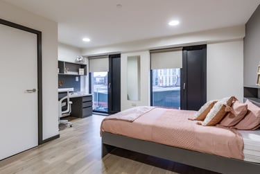 Platinum En Suite at The Tannery, 115 Bath Lane, New Parks, Leicester, LE35EU - Image 1